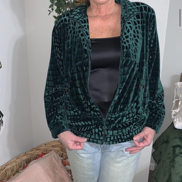 𝖵ntg 𝖠𝖽𝗈𝗅𝖿𝗈 𝖲𝗉𝗈𝗋𝗍 𝗏𝖾𝗅𝗏𝖾𝗍 𝖼𝗋𝗈𝖼𝗈𝖽𝗂𝗅𝖾 𝗃𝖺𝖼𝗄𝖾𝗍 - Picture 2 of 7